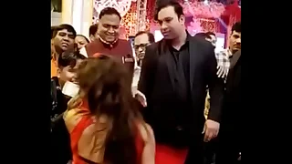 Hot nude Indian Girl Mujra in Red Saree